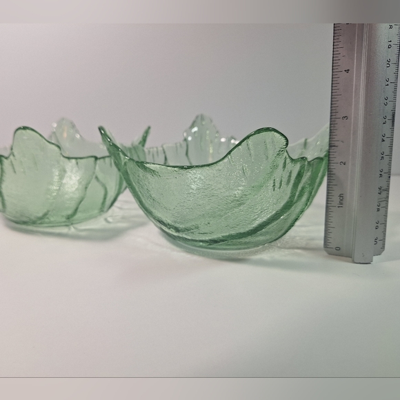 Vintage green pressed bowls set of 2 - Picture 11 of 15